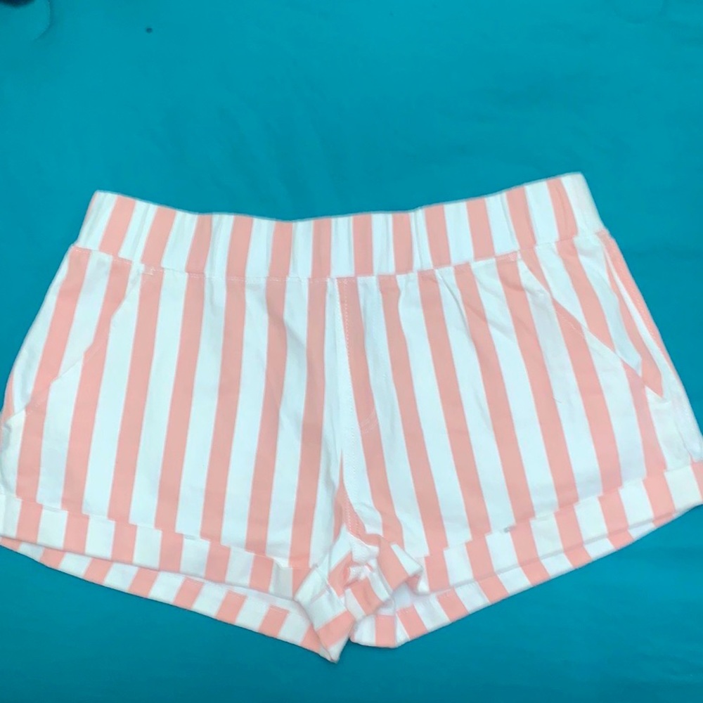 American Original ReWash•Pink/White striped Vertical Line shorts Size•M